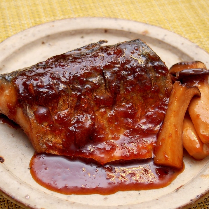ご飯に合う!簡単こってり鯖のにんにくしょうが焼き